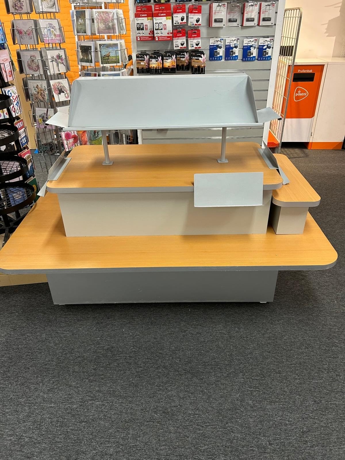 2 Robuuste winkeldisplay / toonbank met opzetstukken, Ophalen