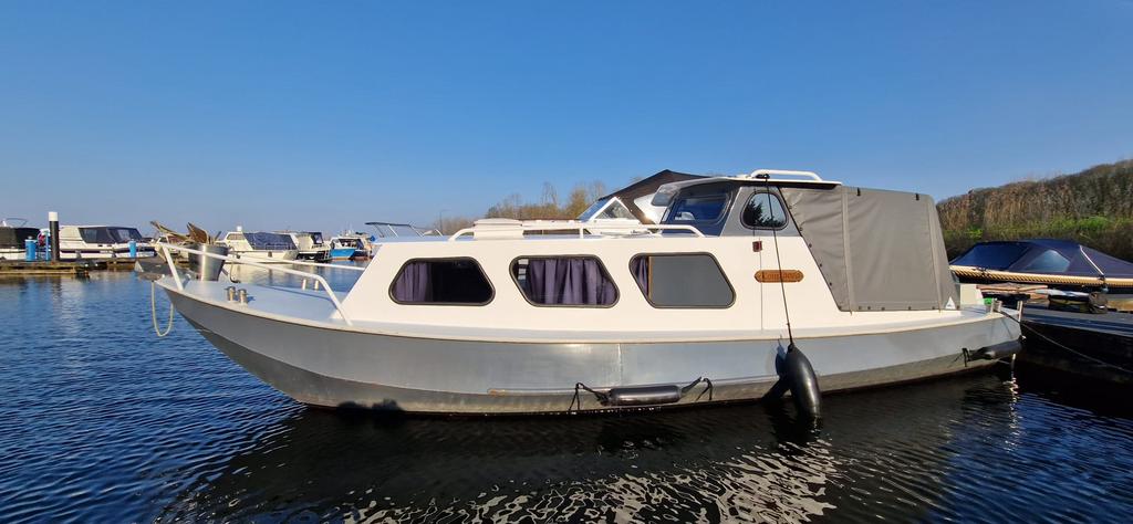 Kajuitboot. Boot kajuit wit grijs motorboot  8 meter, Ophalen, Zo goed als nieuw
