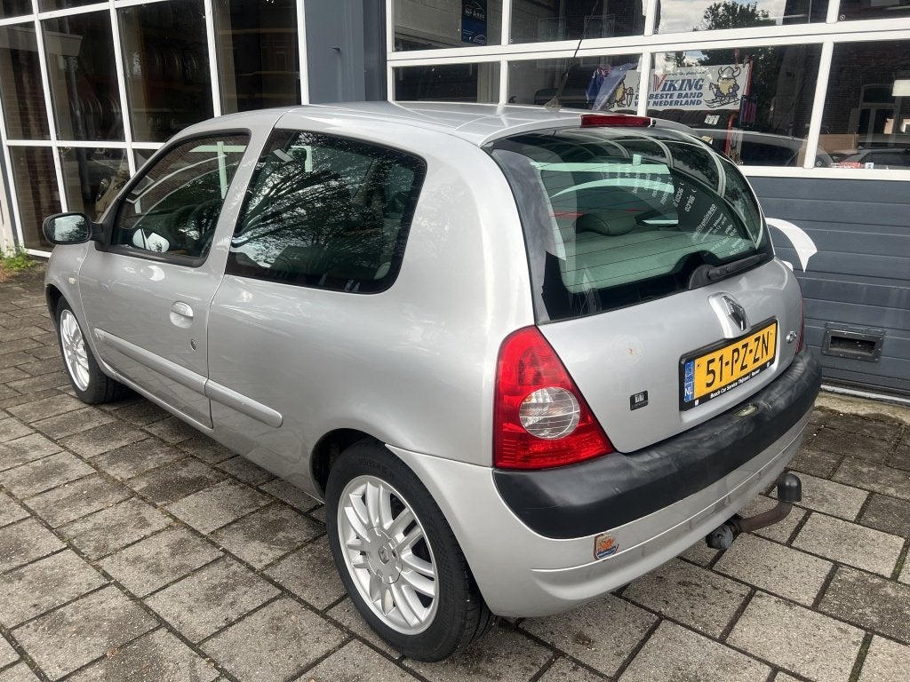 Renault Clio 1.4-16V Initiale Airco Leder Apk 7-2027, Auto's, 15 km/l, Handgeschakeld, Automatische klimaatregeling, 955 kg