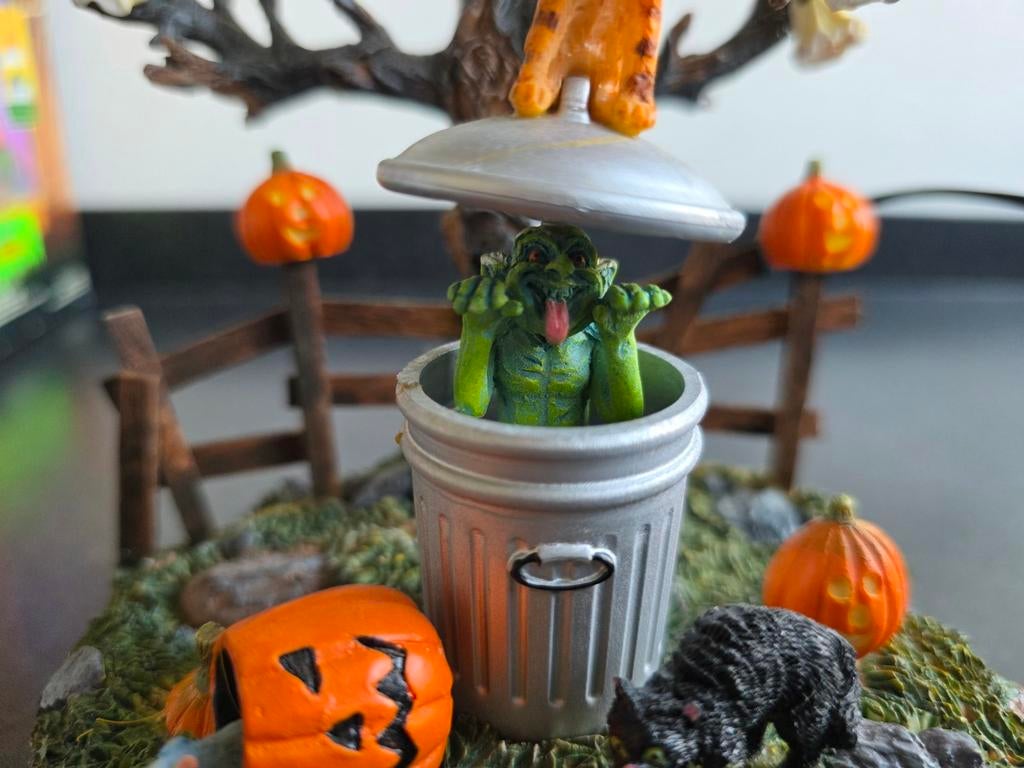 Lemax retired Spooky town Garbage Ghoul Halloween dorp, Ophalen of Verzenden, Zo goed als nieuw