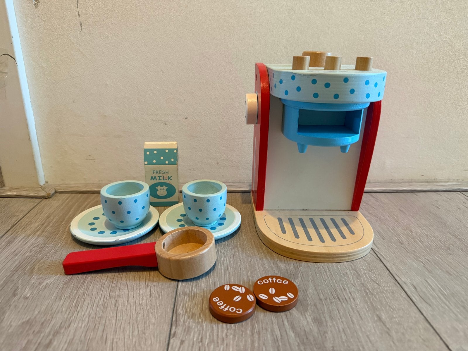 Houten speelgoed koffiezetapparaat met accessoires, Kinderen en Baby's, Speelgoed | Houten speelgoed, Ophalen of Verzenden, Gebruikt