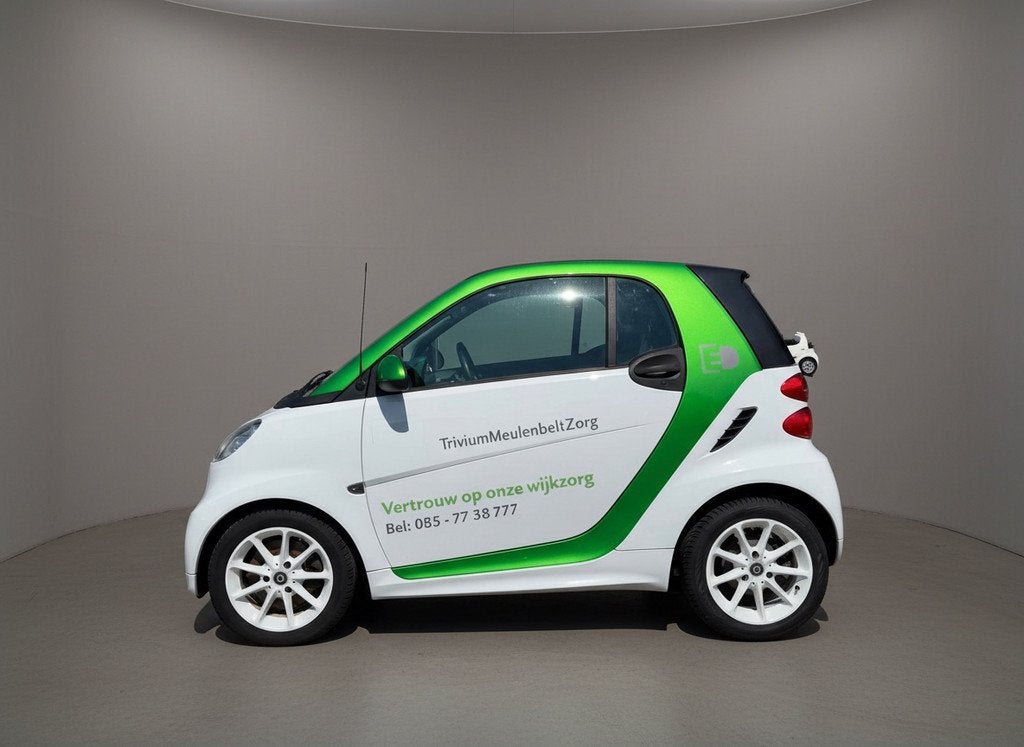 Smart Fortwo Coupé Electric drive 18 kWh / Storing op omvor, Auto's, Smart, Automaat, Gebruikt, Zwart, Wit