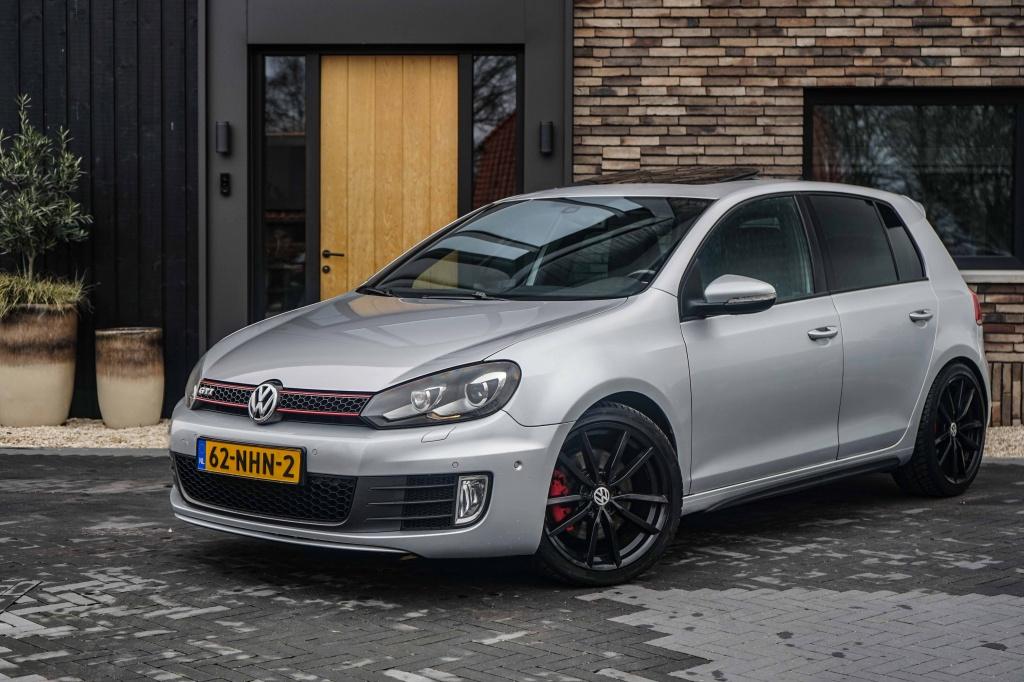 Volkswagen Golf 2.0 GTI DSG F1 Pano/DCC/R-CAM/NL-auto, Auto's, Automaat, Euro 5, Gebruikt, 4 cilinders