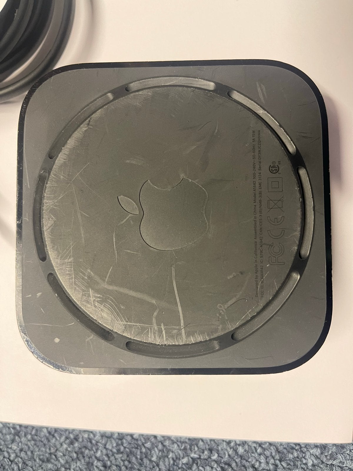 Foto 3 van Apple TV 4K 1e generatie met afstandsbediening en kabel