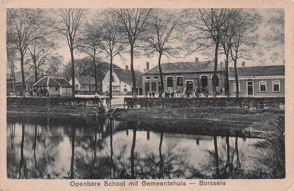 703-156-033 Openbare School met Gemeentehuis Borssele, Verzamelen, Ansichtkaarten | Nederland, Zeeland, Voor 1920, Verzenden
