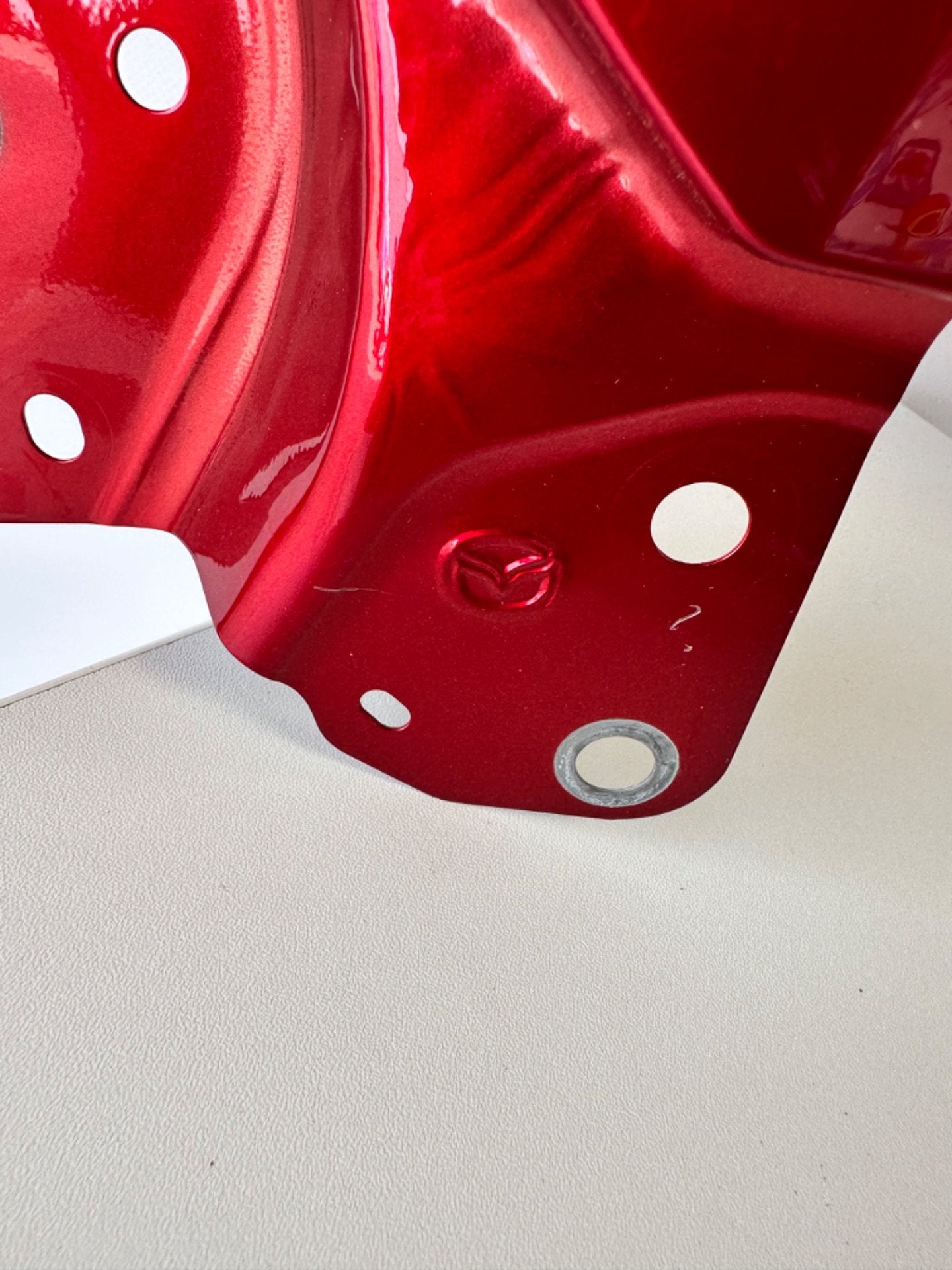 MAZDA 3 III VOORSCHERM SPATBORD LINKS ORIGINEEL, Gebruikt, Shinchi, Fuchu-Cho 3-1
730-8670  Hiroshima, Mazda Motor Corporation