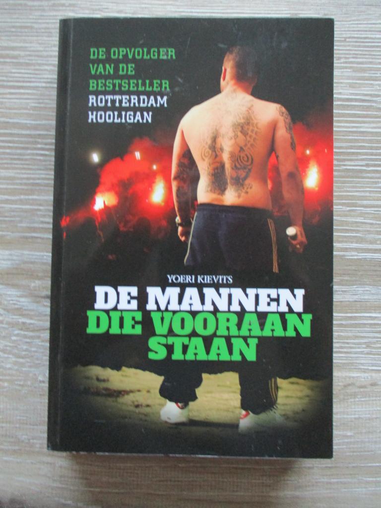 De mannen die vooraan staan - Yoeri Kievits, Ophalen of Verzenden, Gelezen, Watersport en Hengelsport