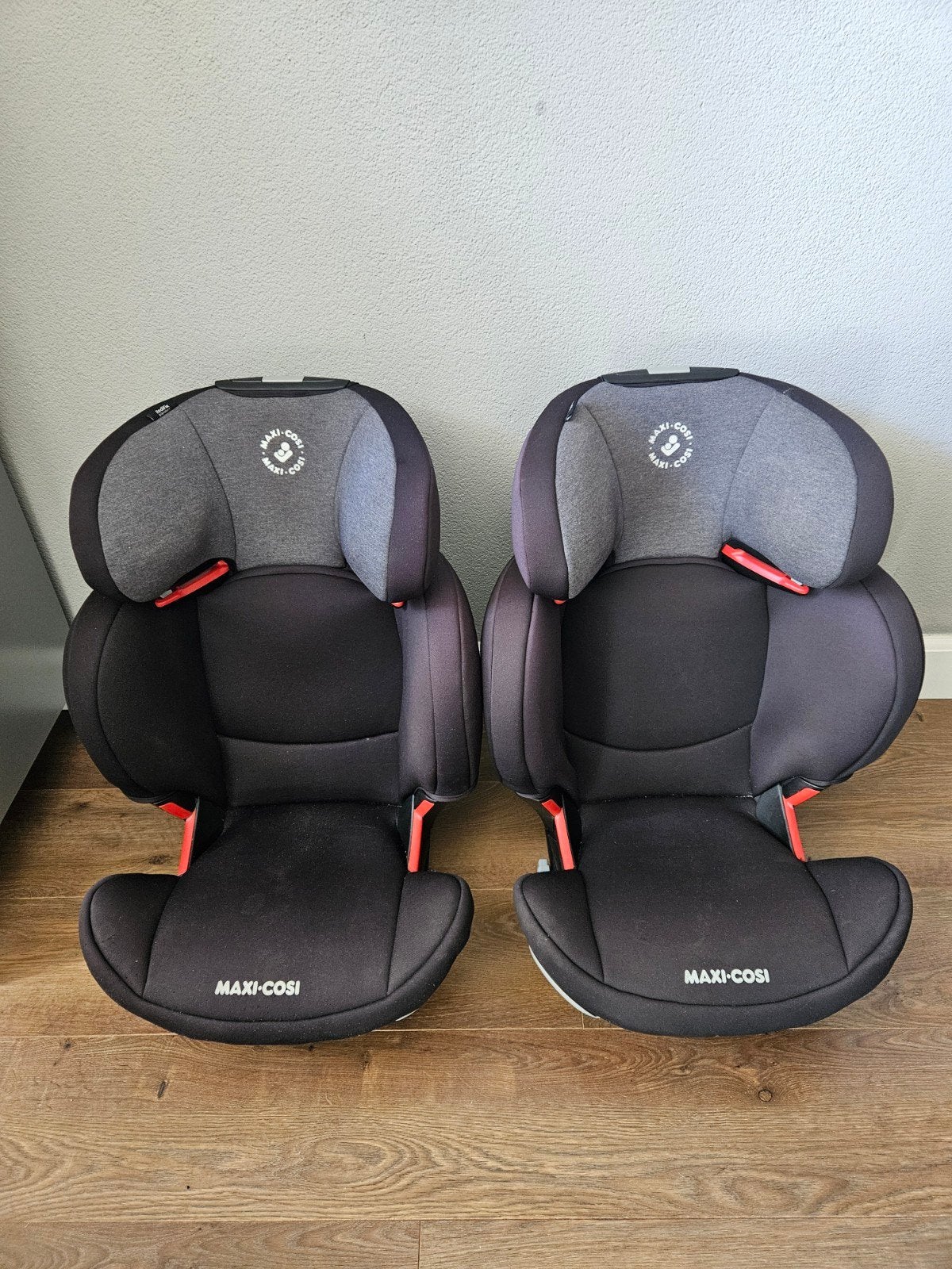 Twee Maxicosi Rodifix