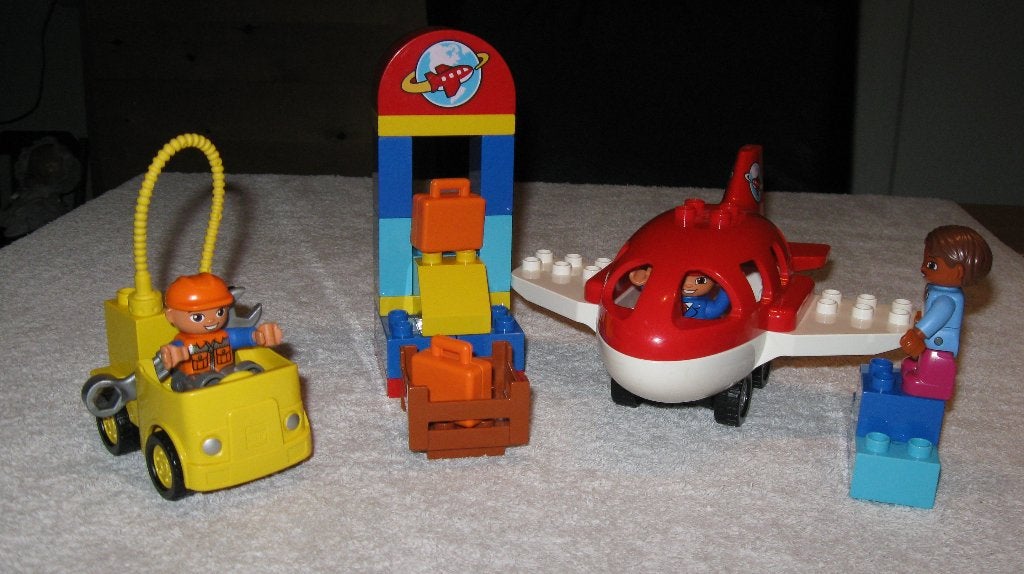 Duplo Lego 10590 met beschrijving. Vliegveld, Gebruikt, Overige thema's, Ophalen of Verzenden, Compleet