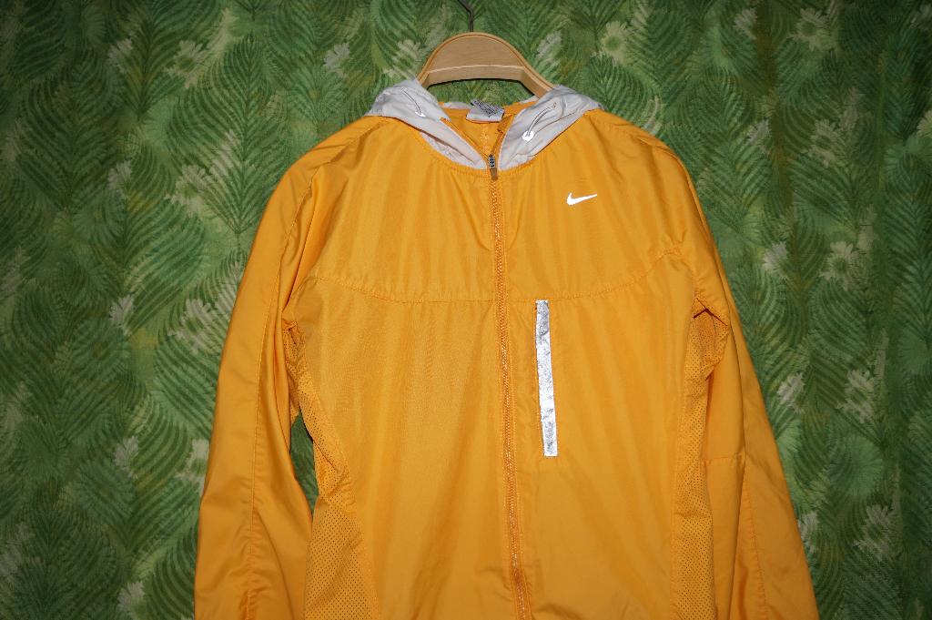 Nike hardloop jasje m S hardloopjack reflecterende details, Nike, Ophalen of Verzenden, Zo goed als nieuw, Kleding