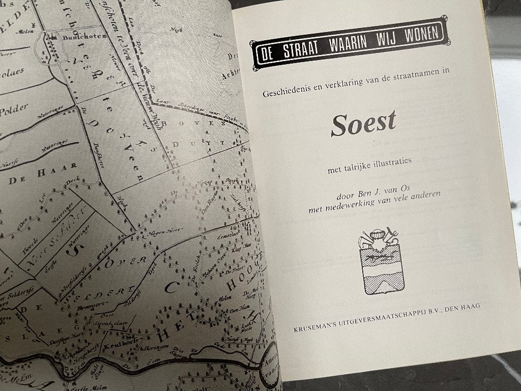 De straat waarin wij wonen. verklaring straatnamen in Soest, Ophalen of Verzenden, 20e eeuw of later, Zo goed als nieuw