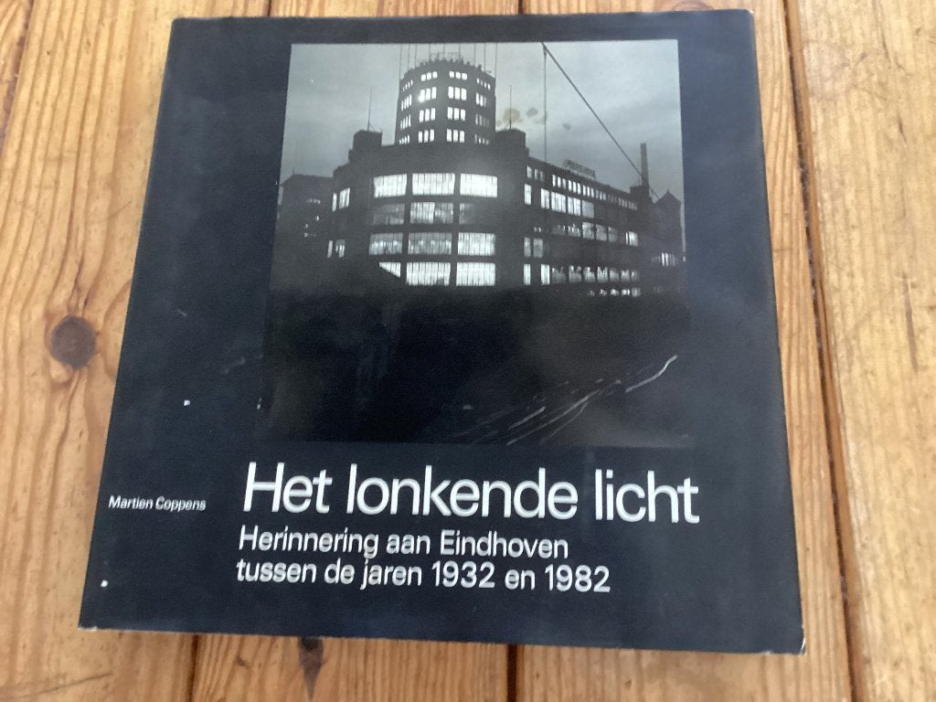Boek Het lonkende licht Eindhoven, Ophalen, Gelezen