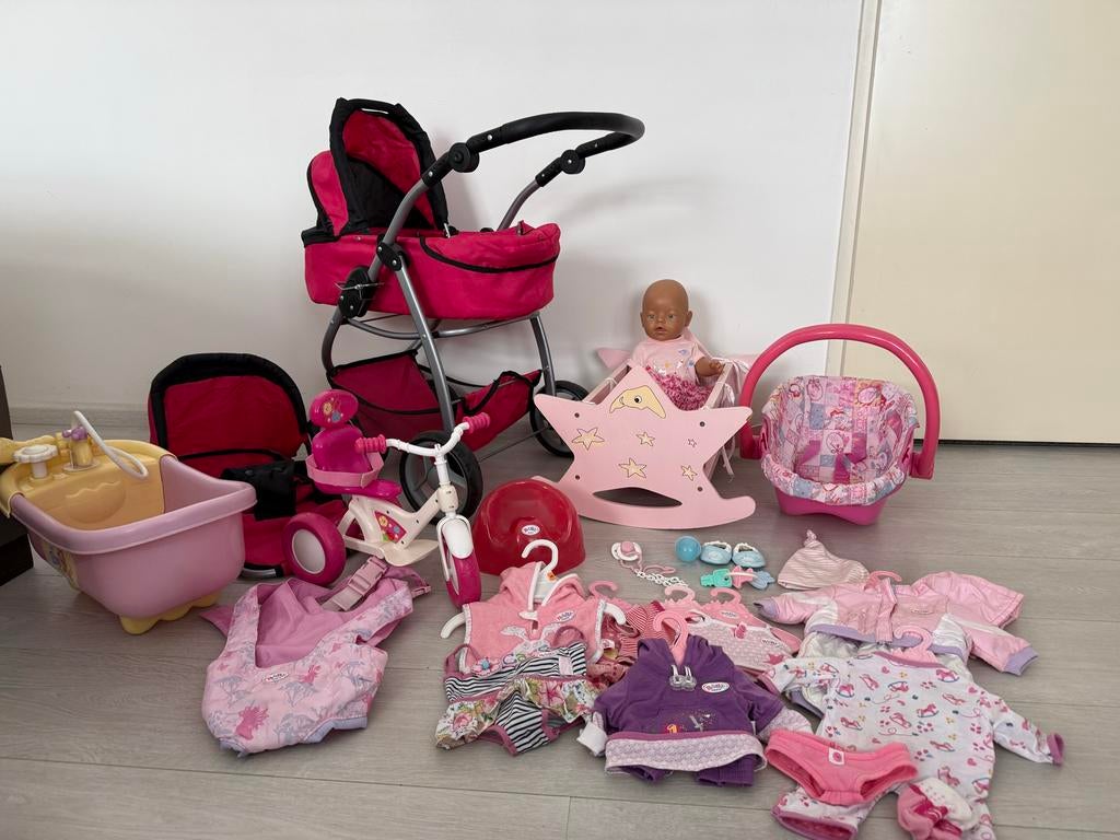 Grote Baby Born set: pop, kleding, badje, fiets, kinderwagen, Ophalen, Zo goed als nieuw, Babypop