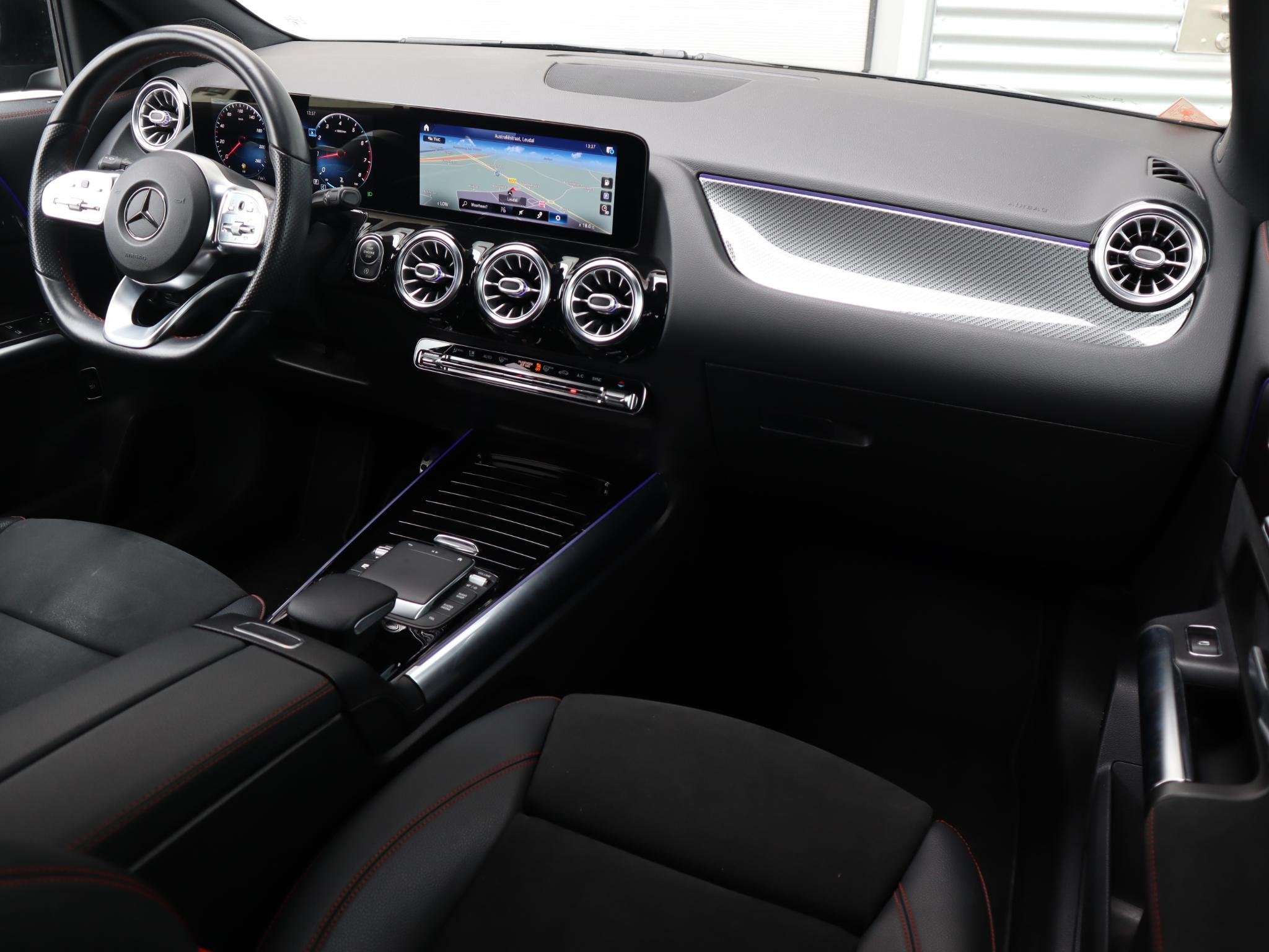 Mercedes-Benz GLA-klasse 200 Business Solution AMG l Trekhaa, Auto's, Stof, 4 cilinders, Origineel Nederlands, SUV of Terreinwagen