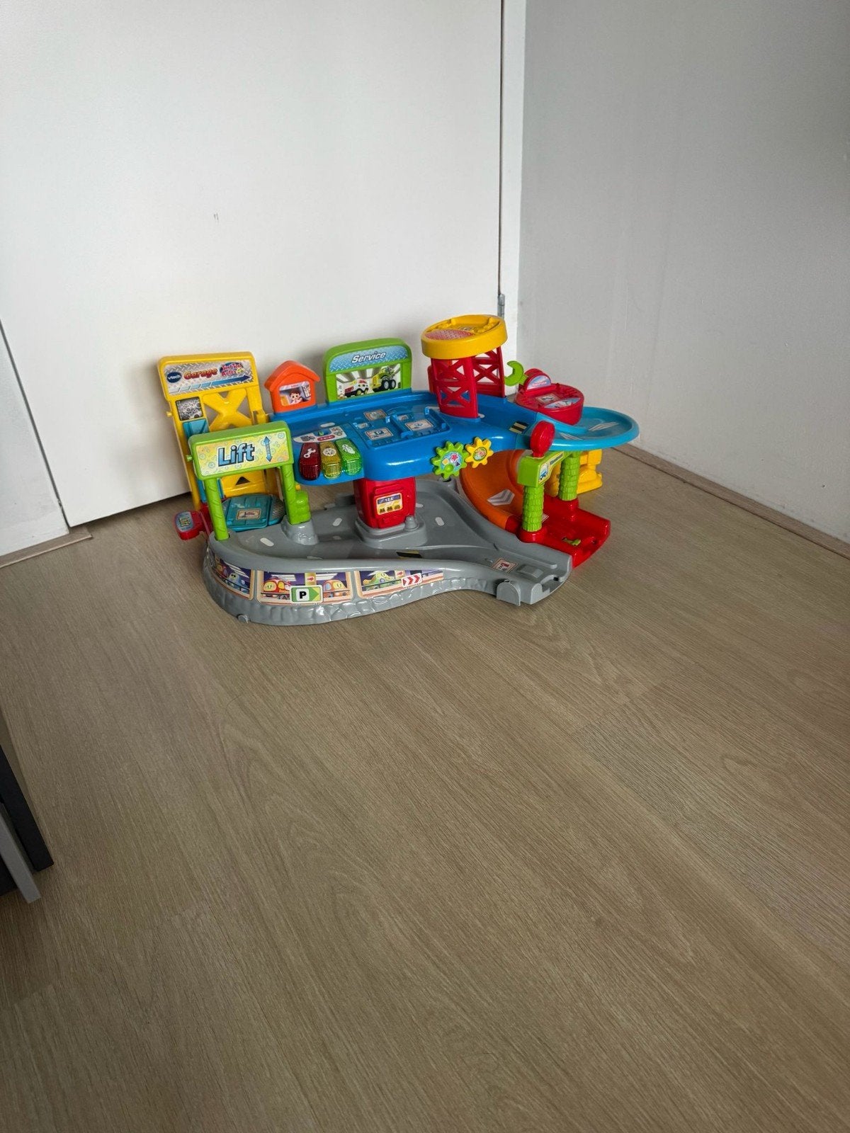Vtech Garage met geluid vliegtuig met geluid, Ophalen of Verzenden, Zo goed als nieuw, 6 maanden tot 2 jaar