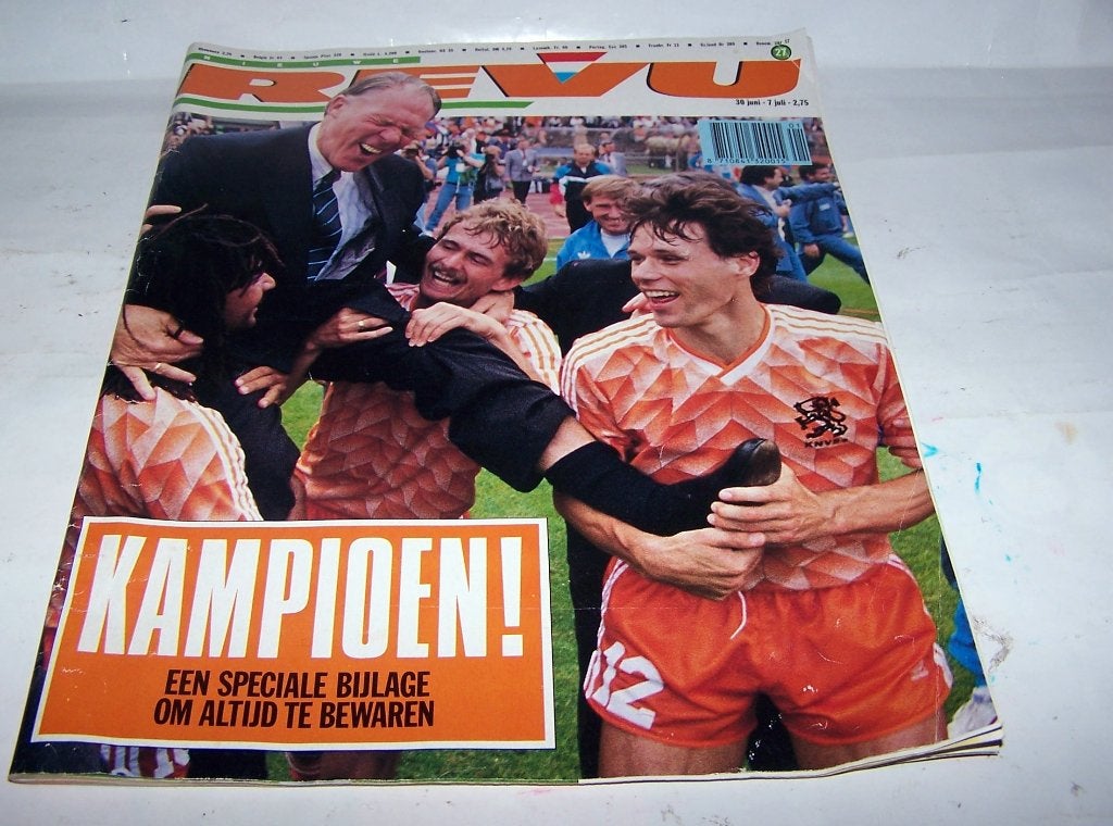 Revue 30 juni-7 juli 1988. Nederland Europees Kampioen., Verzamelen, Ophalen of Verzenden, Zo goed als nieuw, Boek of Tijdschrift
