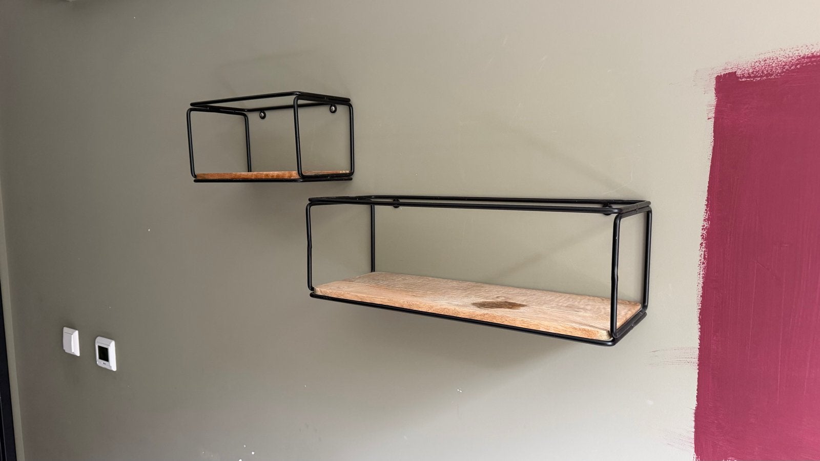 Set van 2 wandrekken / boekenrek met zwart metalen en hout, Huis en Inrichting, Ophalen of Verzenden, Gebruikt