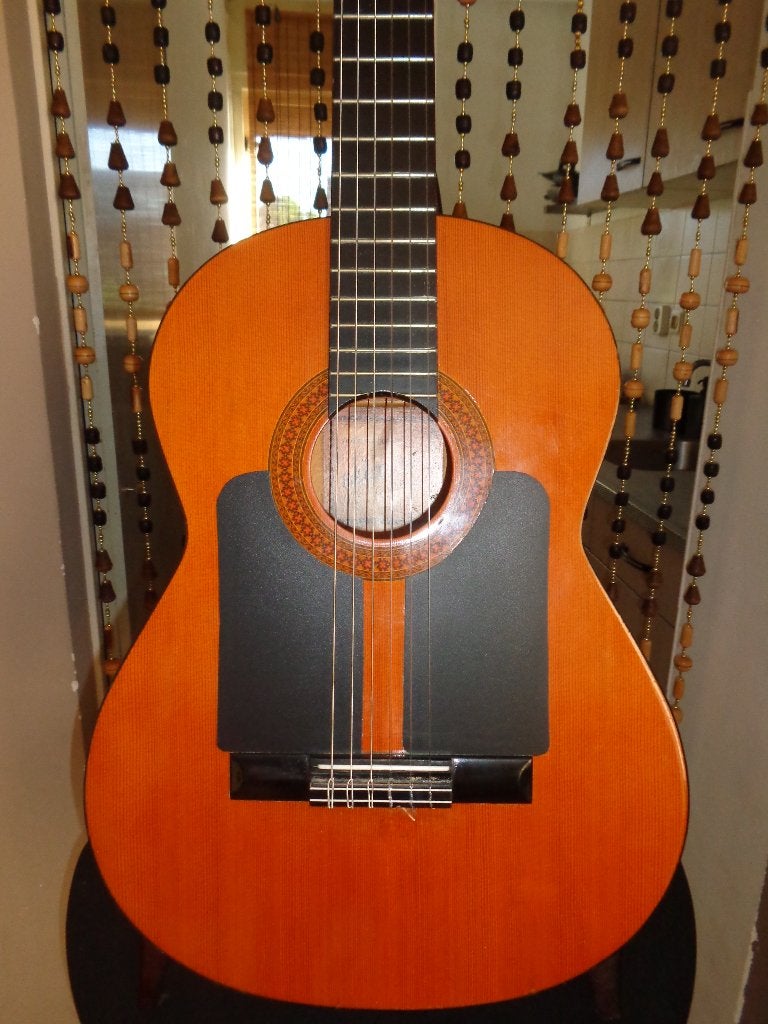 Admira flamenco gitaar modelo flamenco met rugtas, Muziek en Instrumenten, Snaarinstrumenten | Gitaren | Akoestisch, Ophalen, Gebruikt