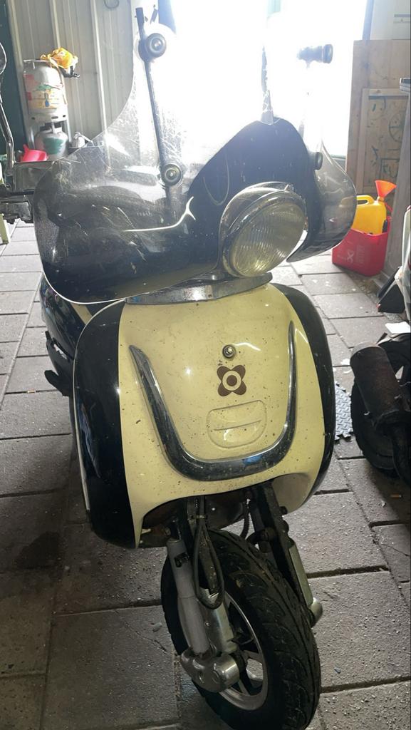 AGM Retro Scooter 60 km/u - Opknapper met schade, Ophalen, Gebruikt, Benzine, Overige merken