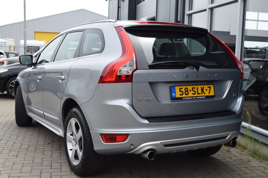 Volvo XC60 2.0 T5 R-Design | Vol Optie ! | NAP + APK 6-2027, Auto's, Volvo, Euro 5, Zwart, 4 cilinders, Bedrijf