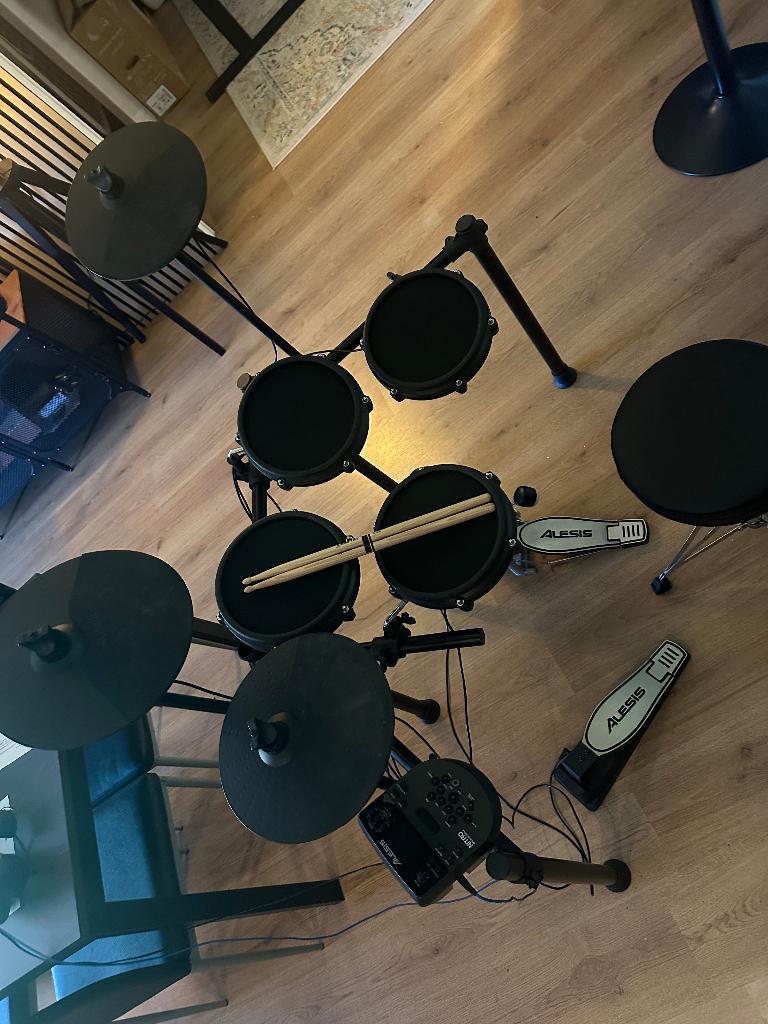 Alesis Nitro Mesh Kit elektronisch drumstel + kruk & stokken, Ophalen, Zo goed als nieuw, Overige merken, Elektronisch