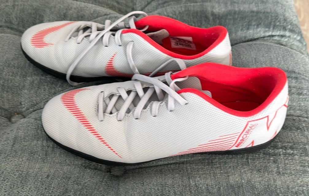 Nike Mercurial Vapor 12 Club in maat 43 zgan, Maat XL, Schoenen, Ophalen of Verzenden, Zo goed als nieuw