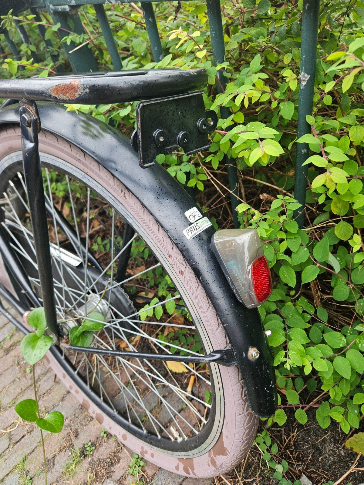 Zwarte kinder fiets 26 inch met krat - verlichting defect, Ophalen, Gebruikt, Overige merken