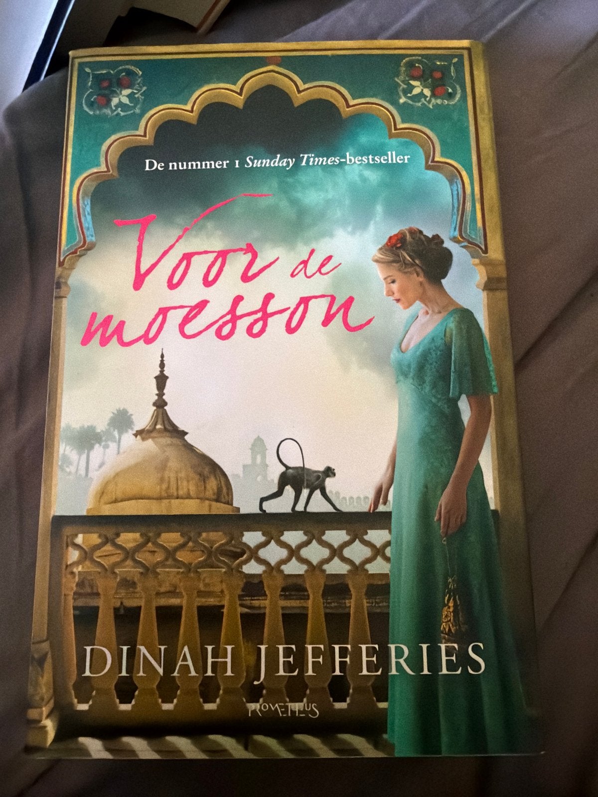 SKR.  Dinah Jefferies - Voor de moesson, Boeken, Literatuur, Zo goed als nieuw, Ophalen of Verzenden