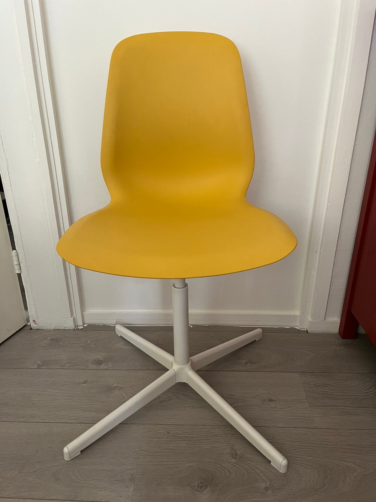 IKEA LÅNGFJÄLL draaistoel, Ophalen, Zo goed als nieuw, Wit