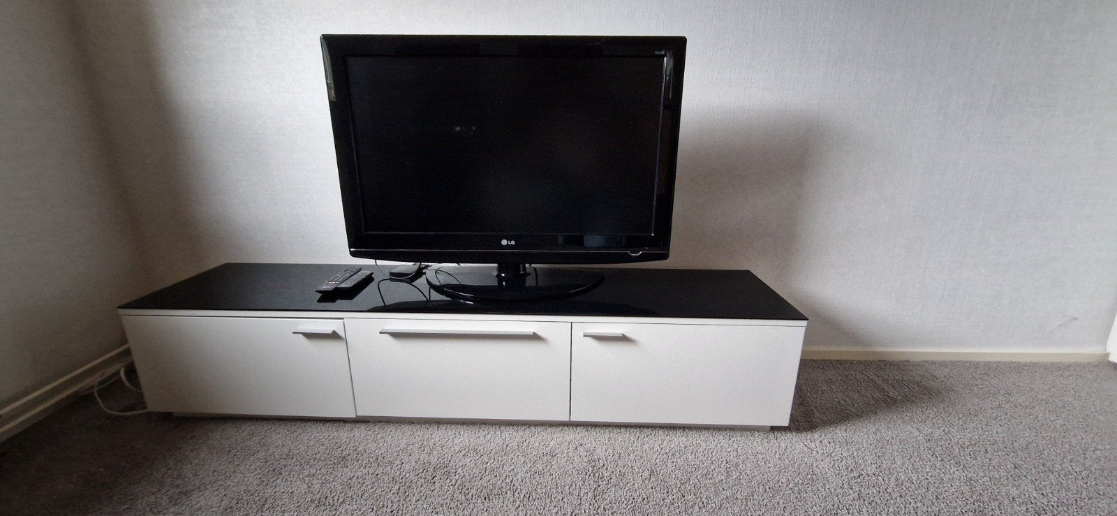 Modern tv-meubel met glazen blad - wit/zwart, Ophalen, Gebruikt, 150 tot 200 cm, Minder dan 100 cm