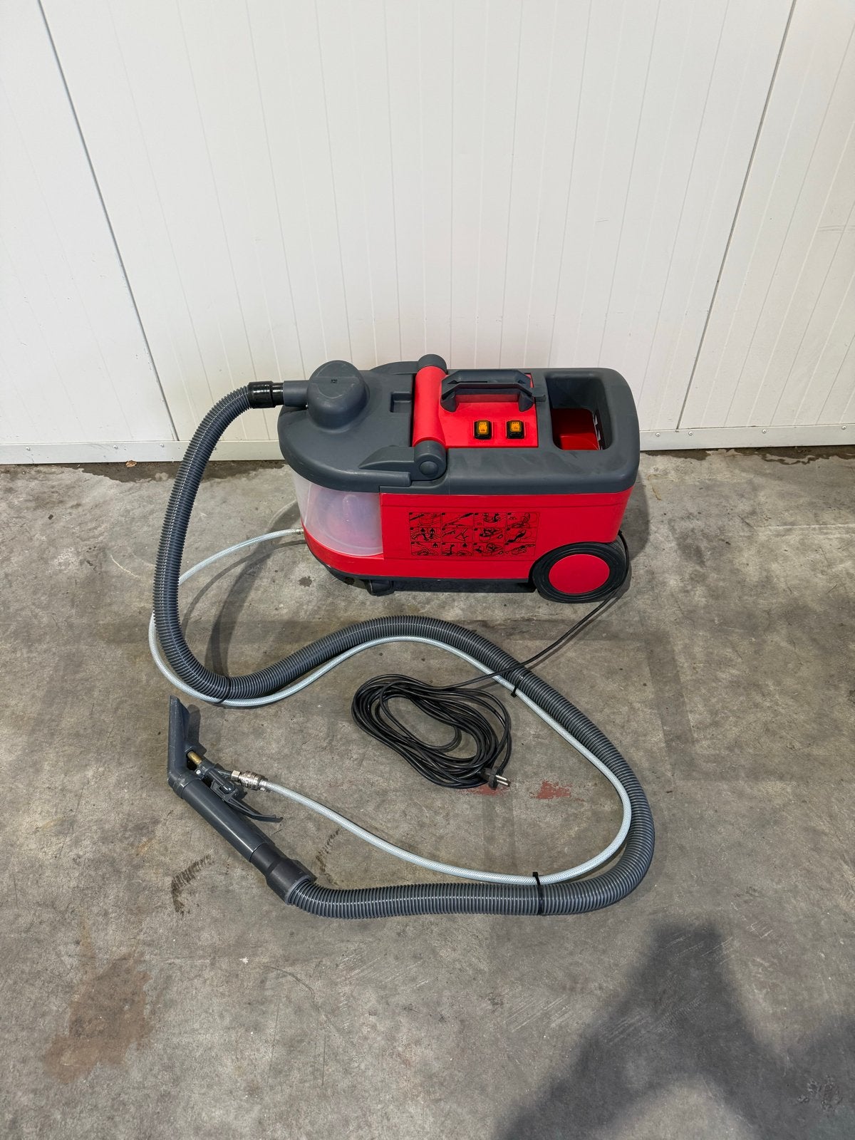 Cleanfix TW 411 Sproei-extractie machine / Waterstofzuiger, Ophalen, Gebruikt, Schrobmachine