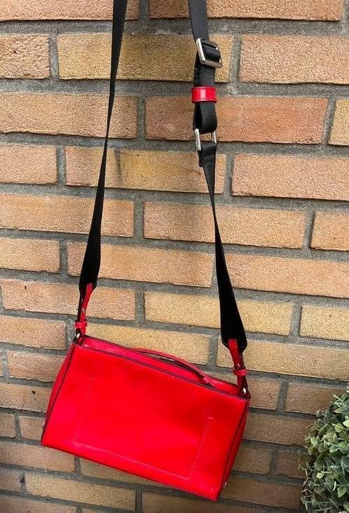 Calvin Klein schoudertas met bijp. Portemonnee [v], Ophalen of Verzenden, Zo goed als nieuw, Rood, Schoudertasje