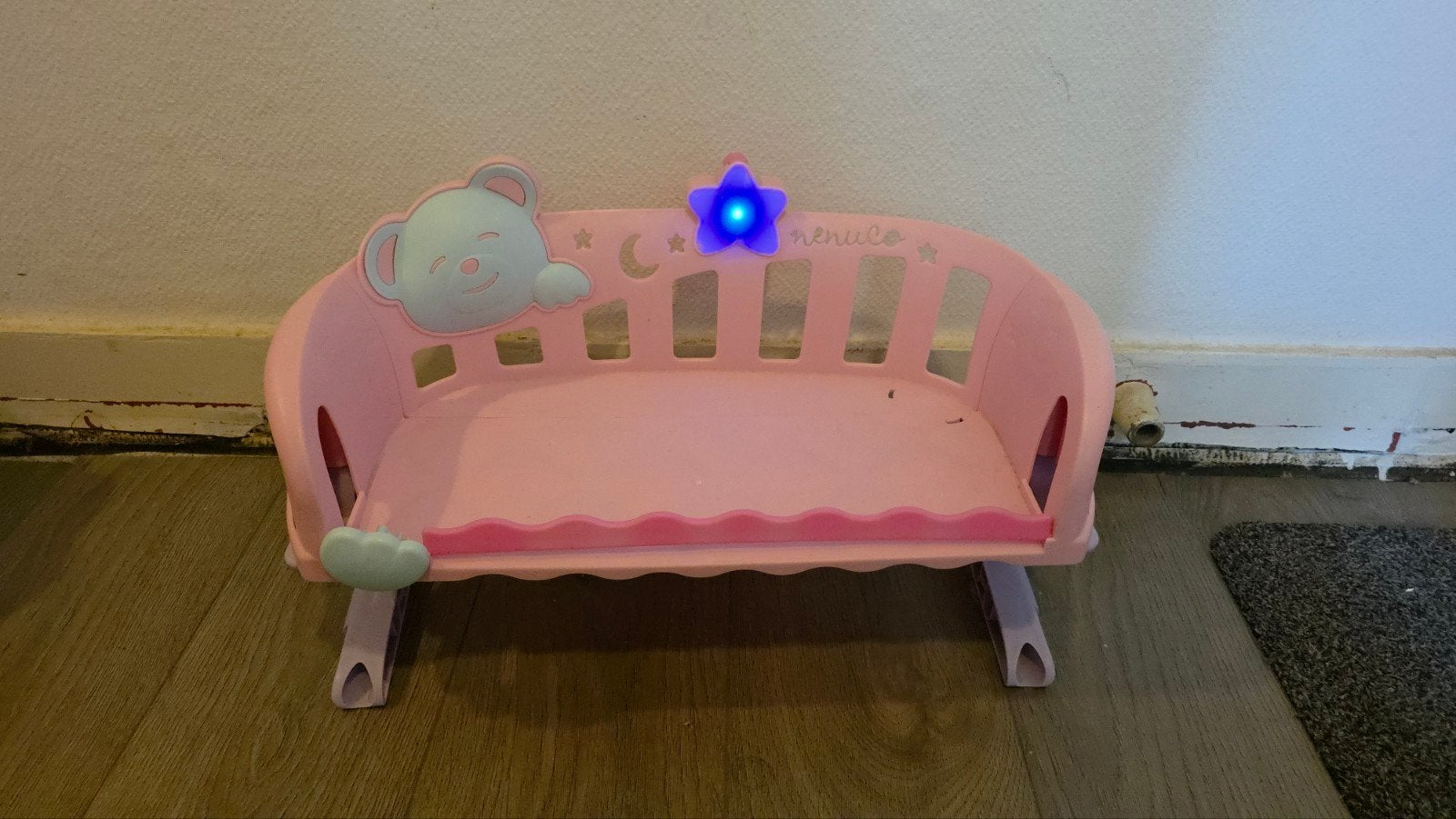 Interactive Doll Crib Bed with Light & Music - Pink, Ophalen of Verzenden, Zo goed als nieuw, Poppenhuis