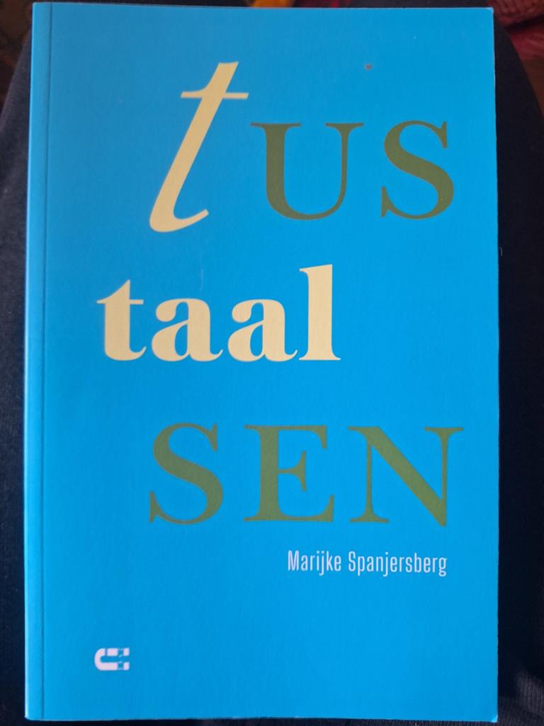 Tussentaal Marijke Spanjersberg NIEUW!, Ophalen of Verzenden, Nieuw