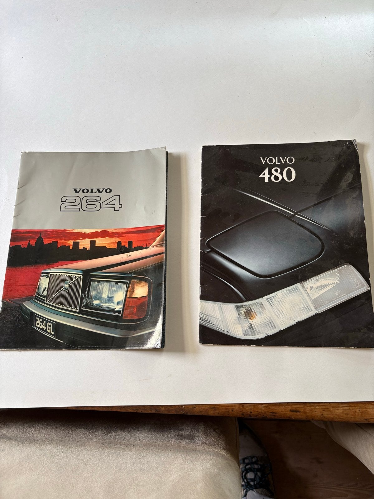Volvo 480 en Volvo 264 Brochures - Set van 2, Ophalen of Verzenden, Gelezen, Volvo
