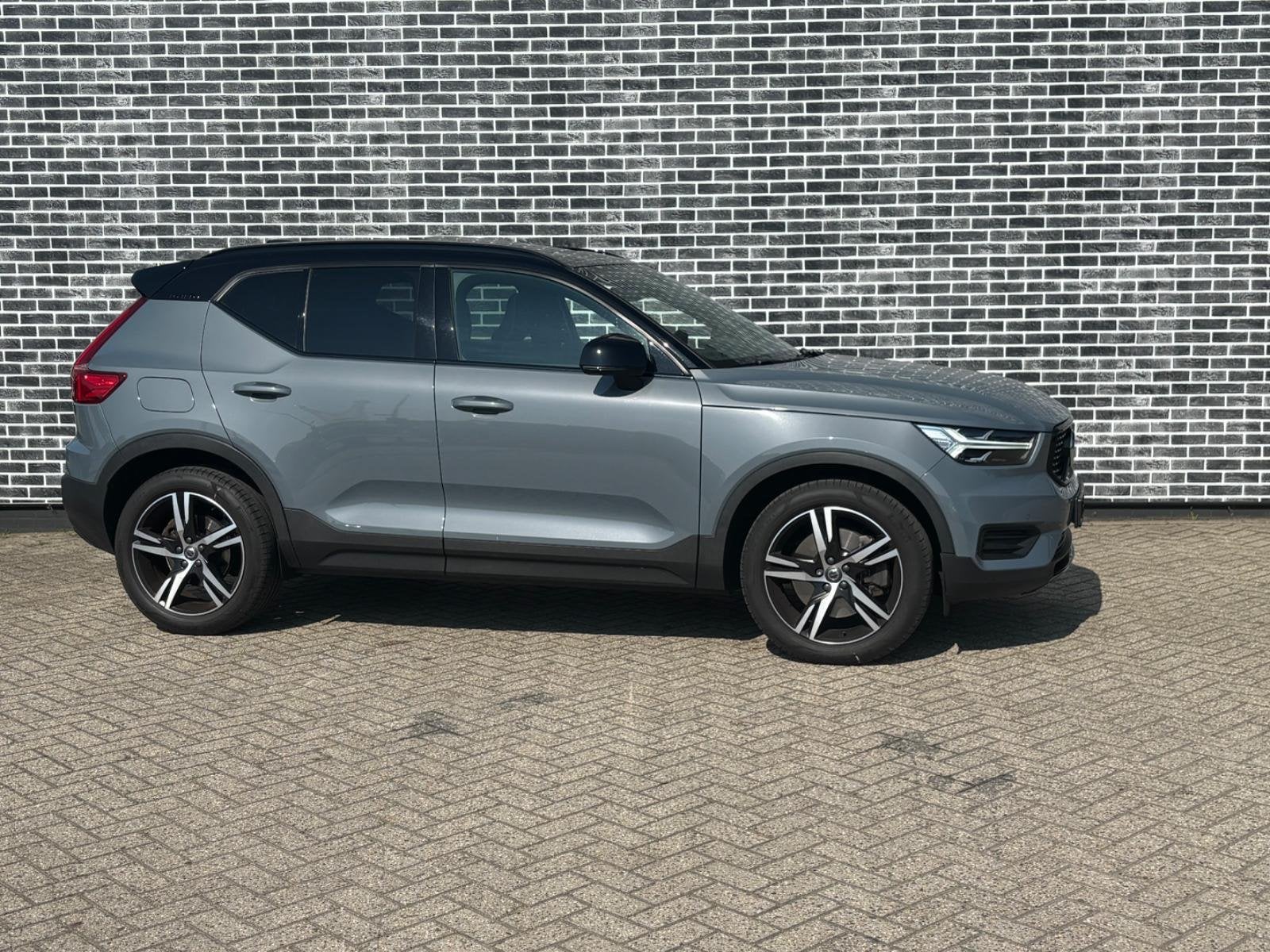 Foto 3 van Volvo XC40 1.5 T5 Recharge R-Design | Trekhaak | Panoramadak