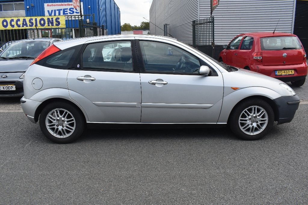 Ford Focus 1.6 I Ambiente AUTOMAAT  2003 Grijs, Auto's, 1596 cc, 4 cilinders, 100 pk, 49 €/maand