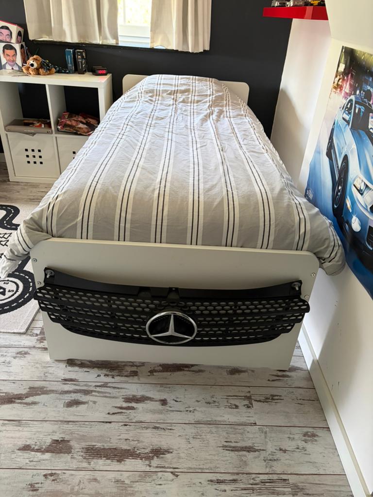 Bed Ikea Släkt wit 90x200 eenpersoons incl mercedes grill, Huis en Inrichting, Slaapkamer | Bedden, Ophalen, 90 cm, Eenpersoons