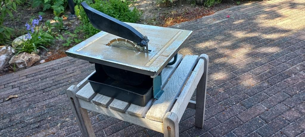Tegelzaag machine, Ophalen