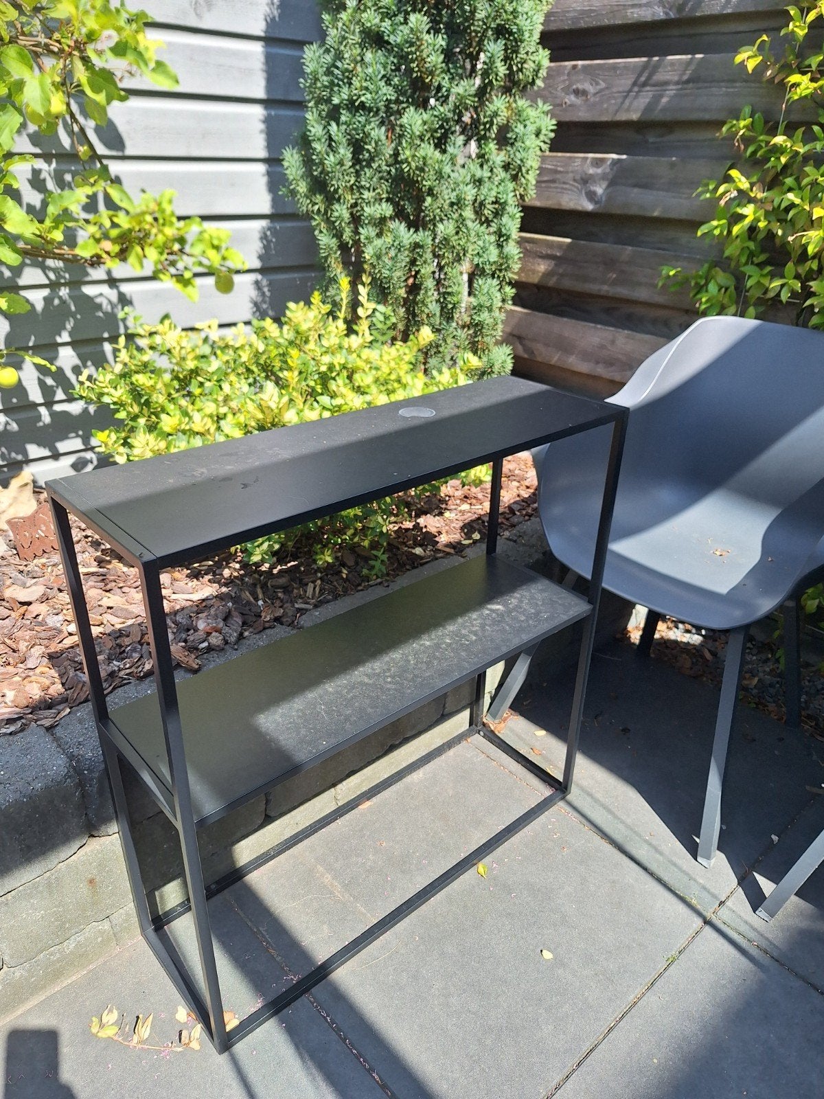 Zwart metalen bijzettafel met 2 planken, Huis en Inrichting, Tafels | Bijzettafels, Ophalen, Gebruikt, Modern, Industrieel, Metaal of Aluminium