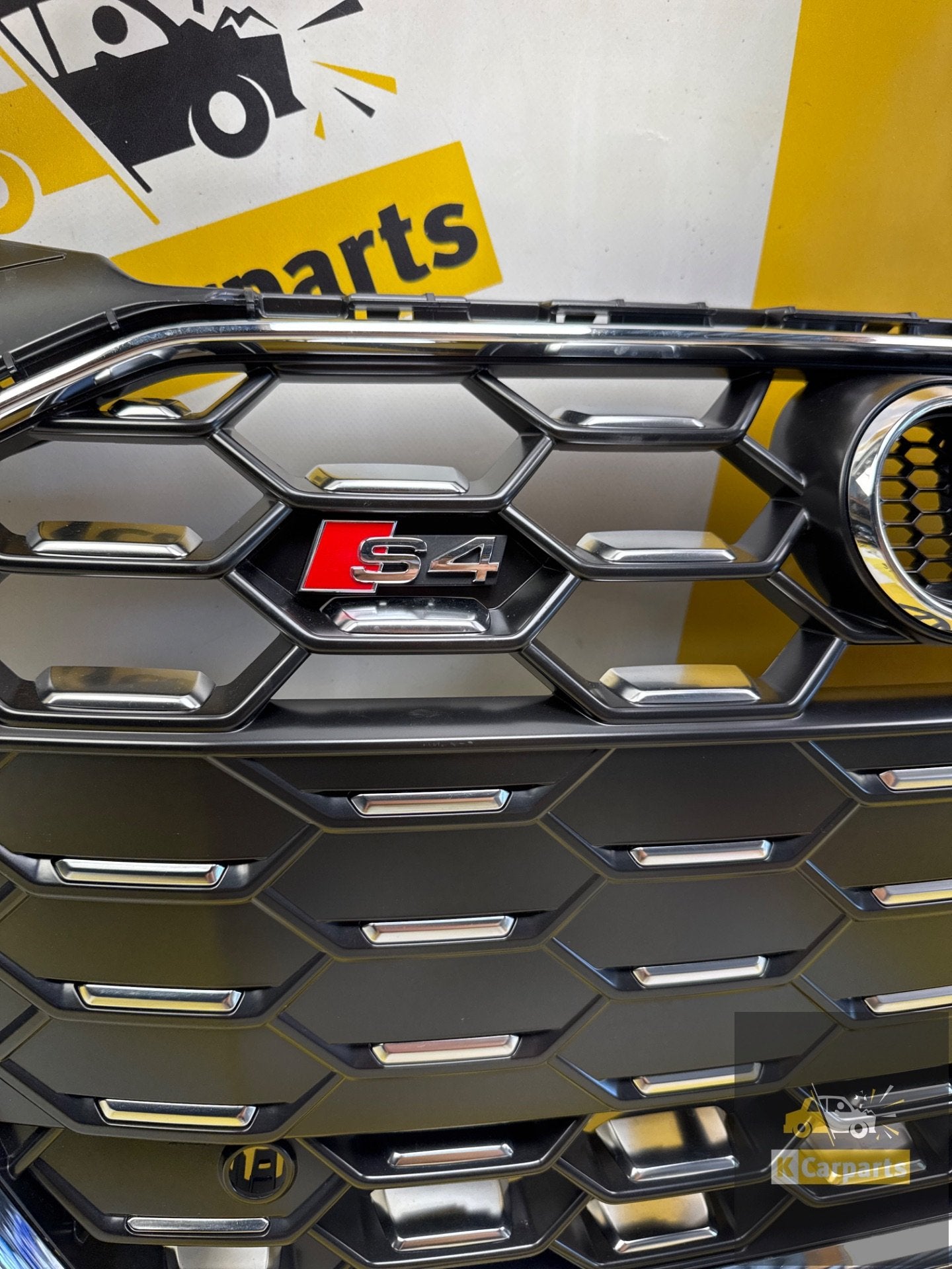 Audi A4 S4 B9 GRILL 8W0853651DM Grill Origineel, Gebruikt, Voor, AUDI AG, Auto-Union-Strasse 1
85045  Ingolstadt, DE