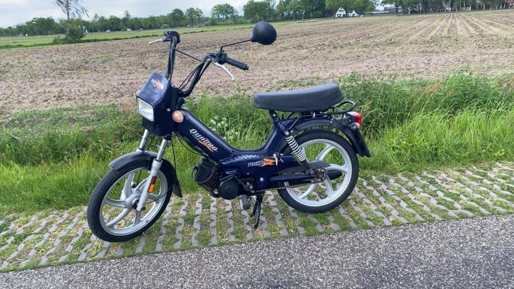Tomos quadro geel kenteken, Fietsen en Brommers, Brommers | Tomos, Ophalen, Maximaal 45 km/u, Zo goed als nieuw, 2 versnellingen