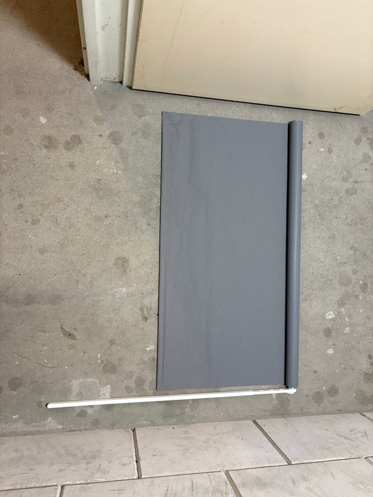 Grijs rolgordijn - zo goed als nieuw, Ophalen, 150 tot 300 cm, Screen, Minder dan 250 cm