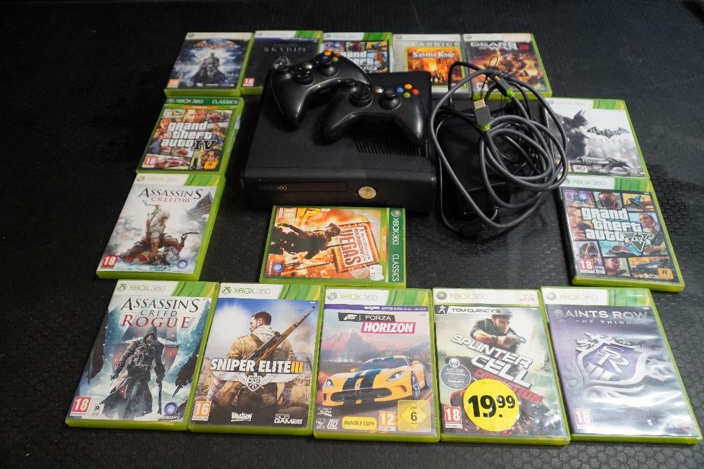xbox 360 met games en 2 zwarte controllers, Spelcomputers en Games, Spelcomputers | Xbox 360, Gebruikt, 250 GB, 360 S, Met 2 controllers