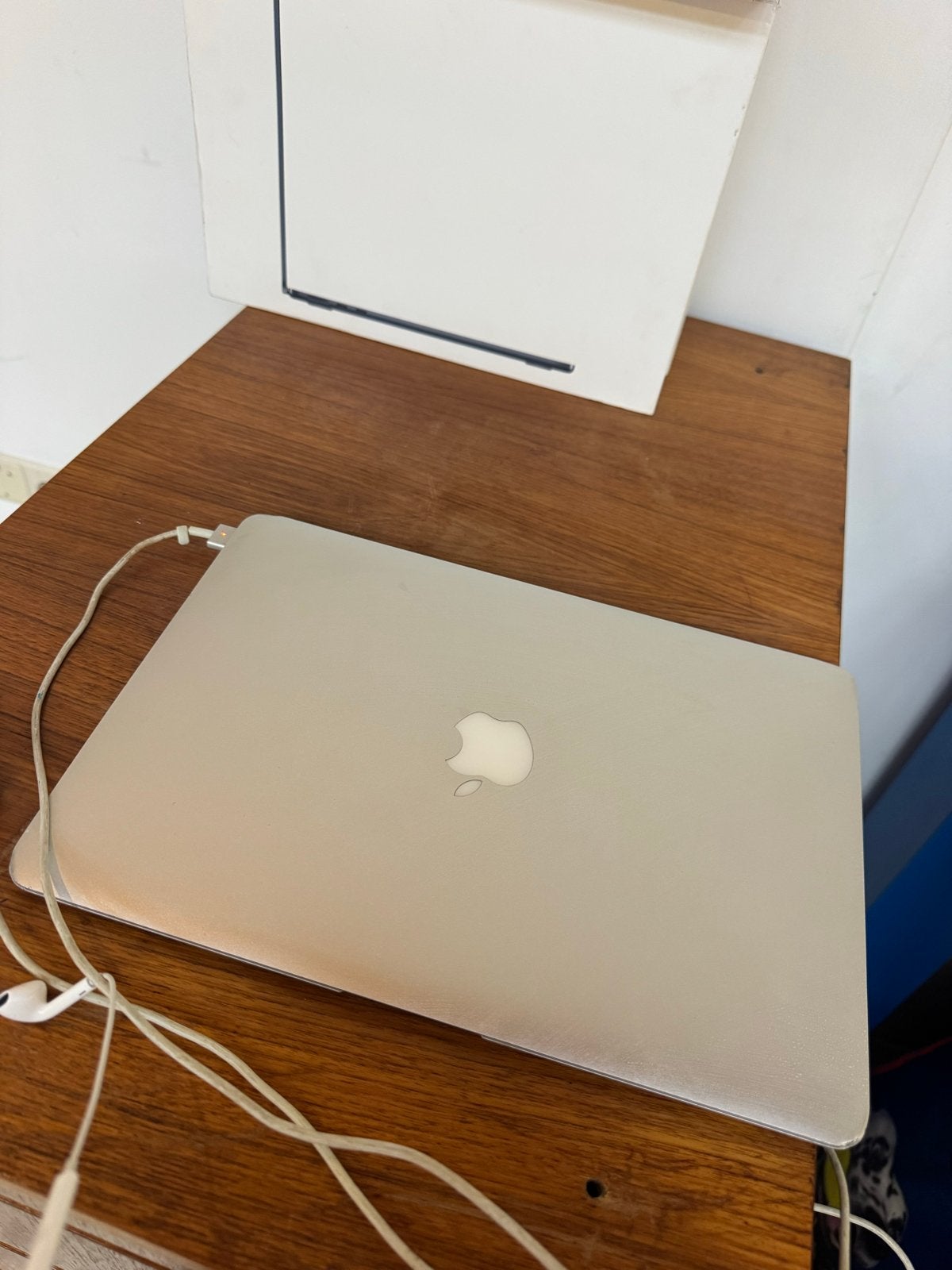 MacBook Air 13-inch (Early 2015) - macOS Monterey