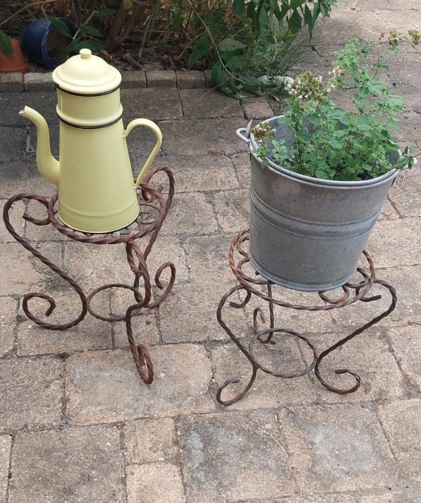 Set van 2 Vintage Smeedijzeren Plantentafeltjes, Ophalen, Gebruikt