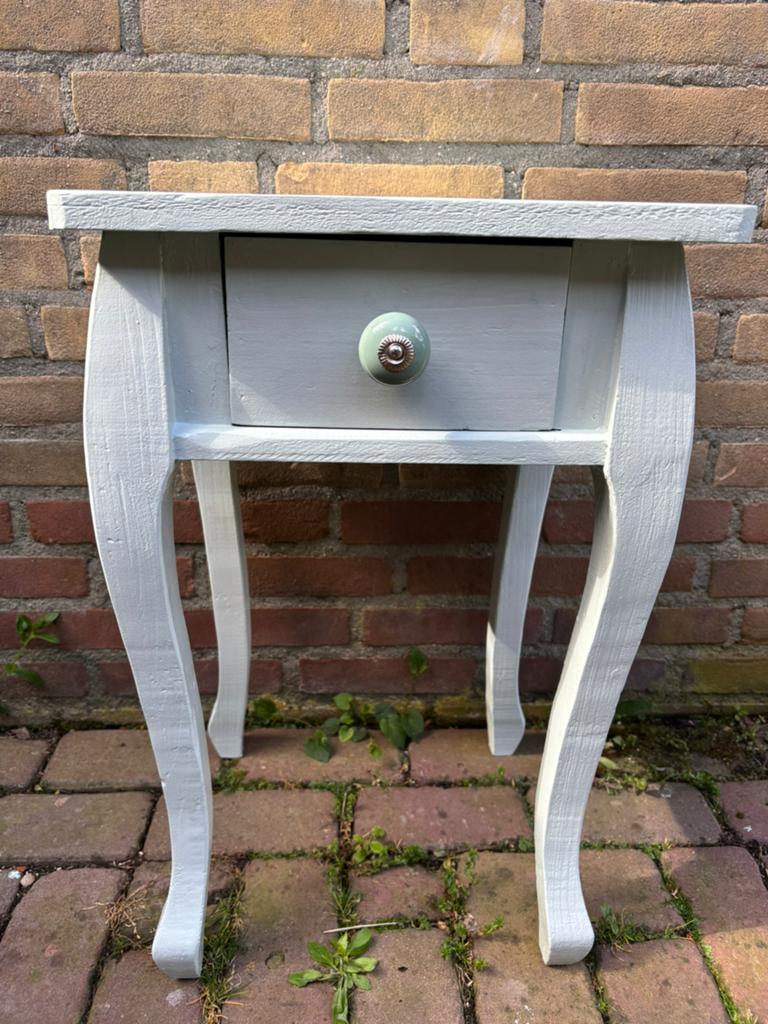 Brocante bijzettafel met lade, Minder dan 55 cm, Gebruikt, Brocante/romantisch/landelijk, Rechthoekig