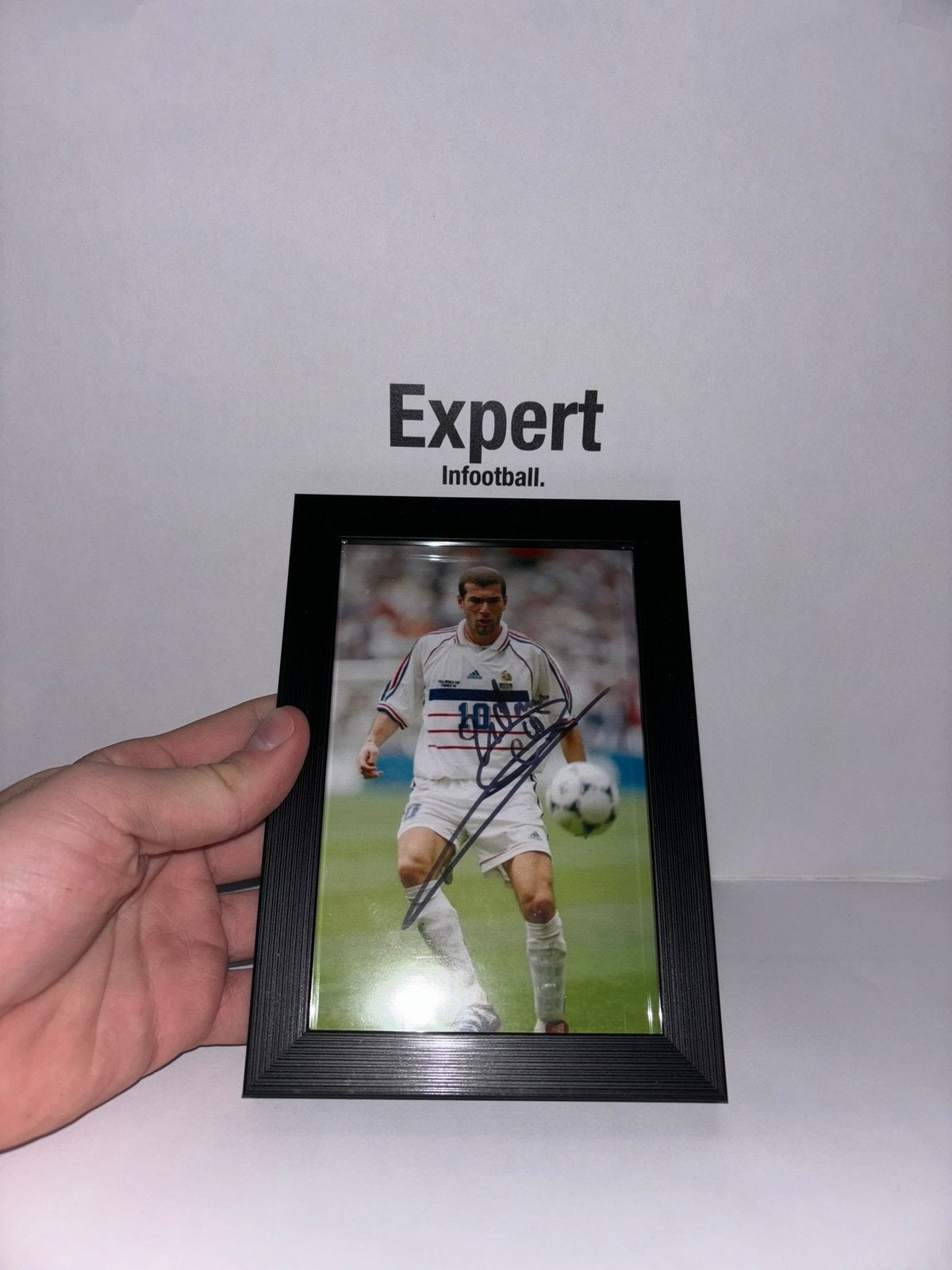 Zidane gesigneerde foto ingelijst - Frankrijk, Ophalen of Verzenden, Nieuw, Buitenlandse clubs, Spelerskaart