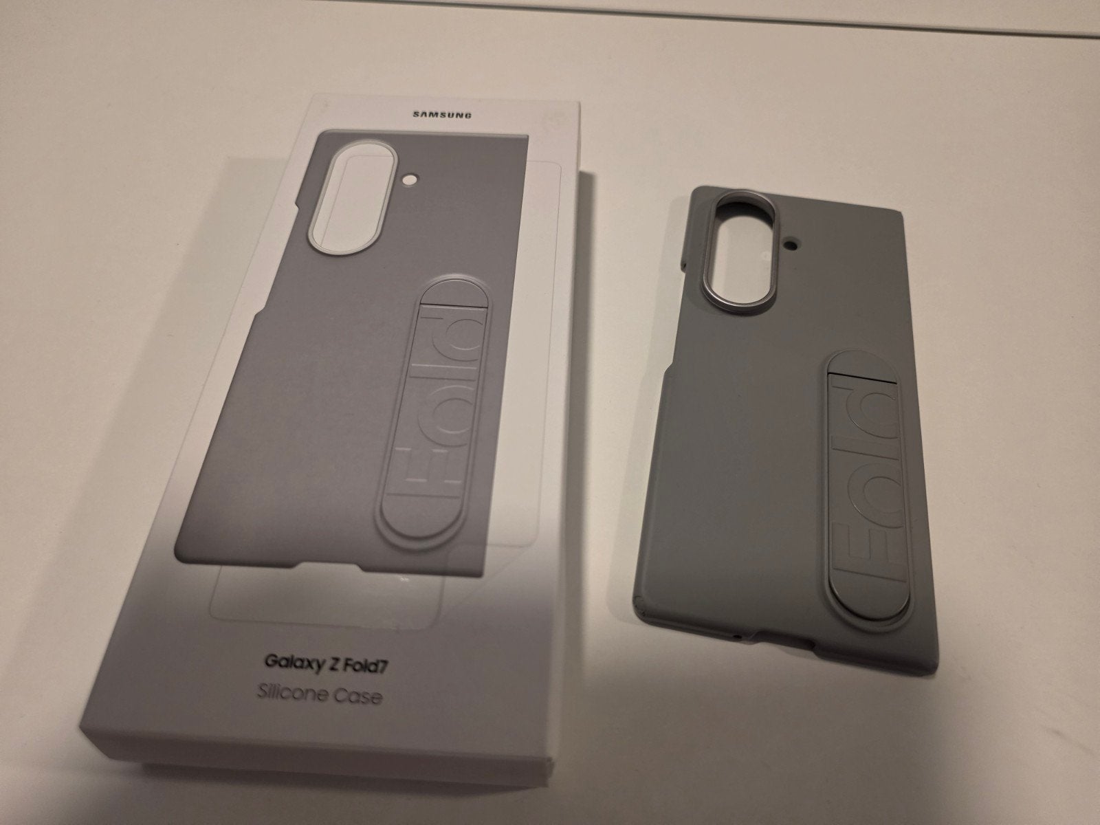 Samsung Galaxy Z Fold 7 Silicone Case Hoesje - Grijs, Ophalen of Verzenden, Zo goed als nieuw, Hoesje of Tasje