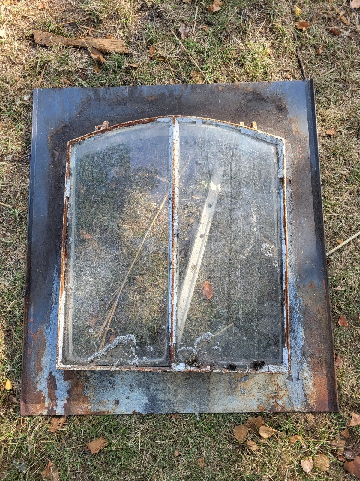 Oud metalen raamkozijn met glas, Doe-het-zelf en Verbouw, Gevelraam of Ruit, Gebruikt, Minder dan 80 cm, Minder dan 80 cm